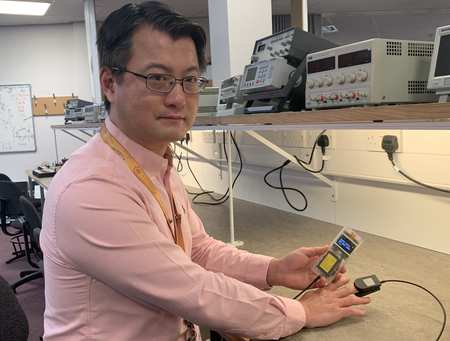 Jasin Xiao Guo of USW with the pulse oximeter